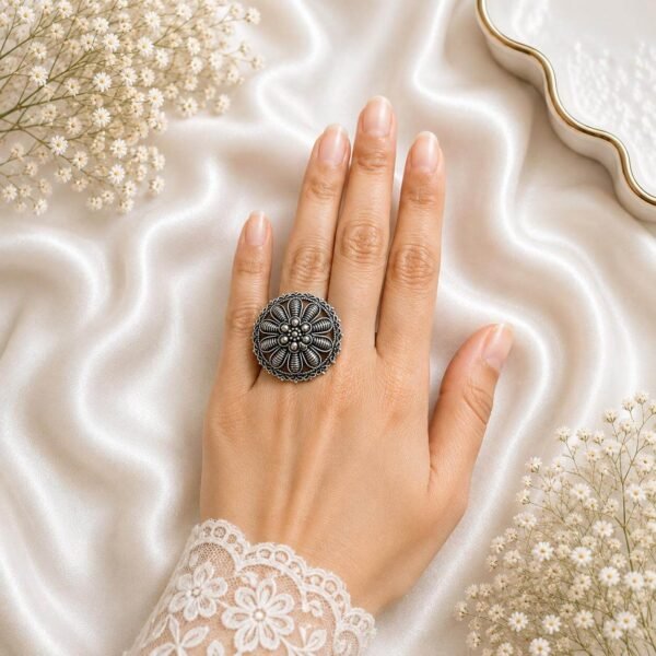 Round Oxidized Ring